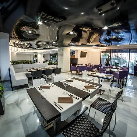 بريمير فورت كلوب - مع 3 وجبات 4*