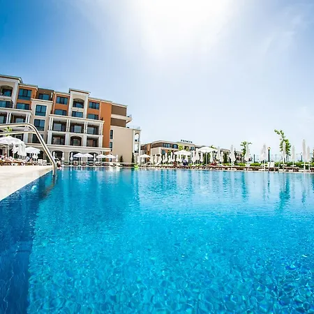 بريمير فورت كلوب - مع 3 وجبات 4*