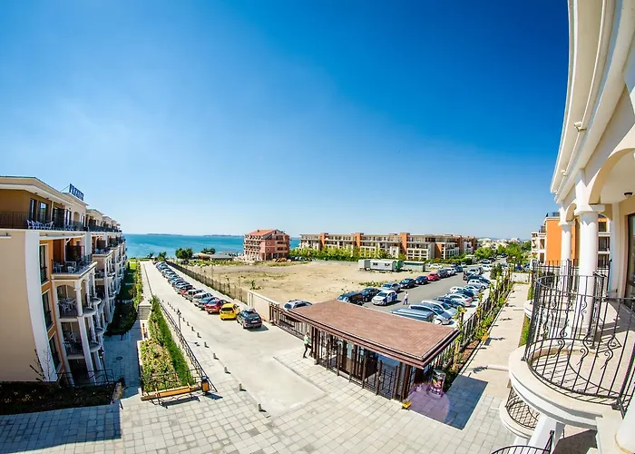 总理堡俱乐部酒店 - 全膳