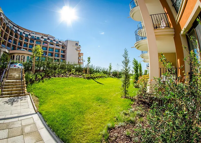 总理堡俱乐部酒店 - 全膳