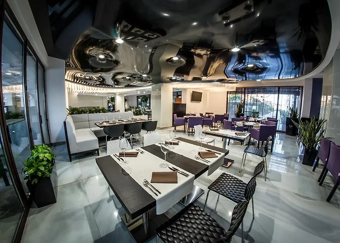 总理堡俱乐部酒店 - 全膳 4*