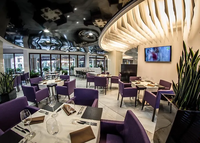 总理堡俱乐部酒店 - 全膳