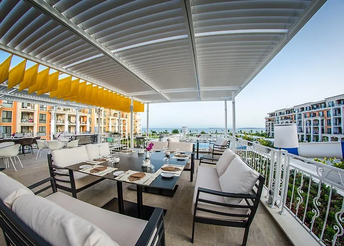 总理堡俱乐部酒店 - 全膳